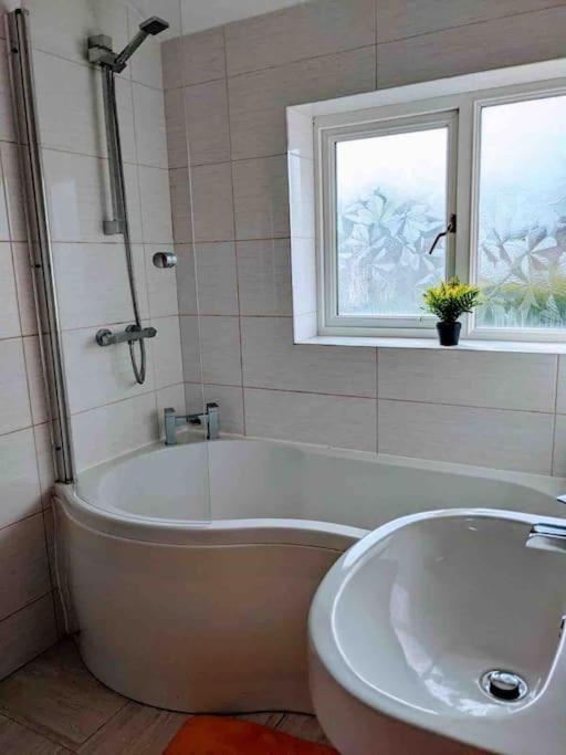Hidden Gem !Stunning 3 Bedroom Home In Sheffield Handsworth Buitenkant foto